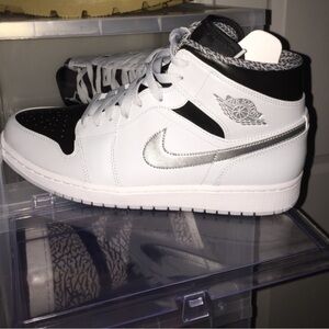 Men’s Silver and Black Sneakers High-Top Design